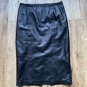 Danier leather pencil skirt size 4/6 100% leather!!!